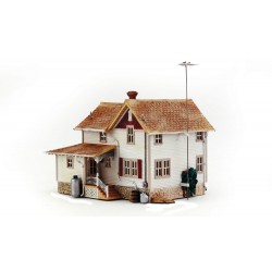 HO Corner Porch House - Built  Ready