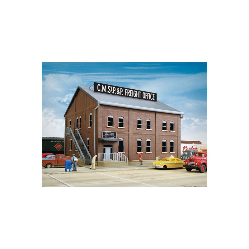 HO Brick Freight Office  22.4 x 22.9 15.6cm