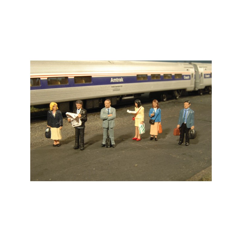 HO Standing Platform Passengers 6